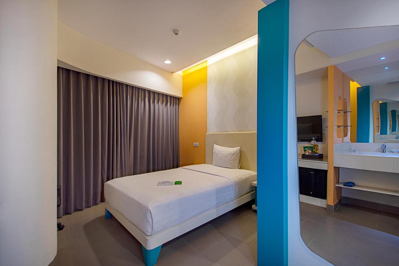 Blue Sky Hotel Petamburan Jakarta Exterior foto
