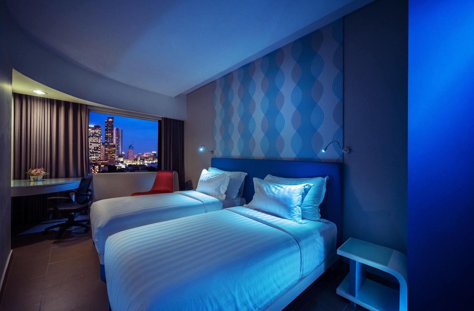 Blue Sky Hotel Petamburan Jakarta Exterior foto